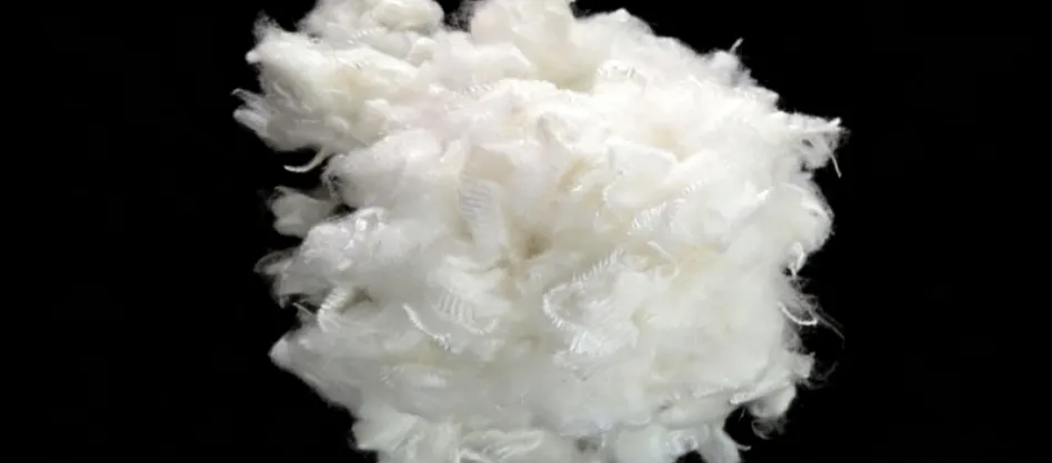 Comment fabrique-t-on la fibre de base en polyester ?